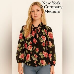 🌹 New‎ York & Company Floral Blouse (Size Medium)